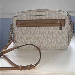Michael kors crossbody